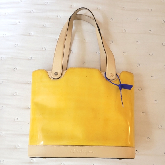 $2,000 FERRAGAMO LIMITED STRUCTURED TOTE - Picture 2 of 12
